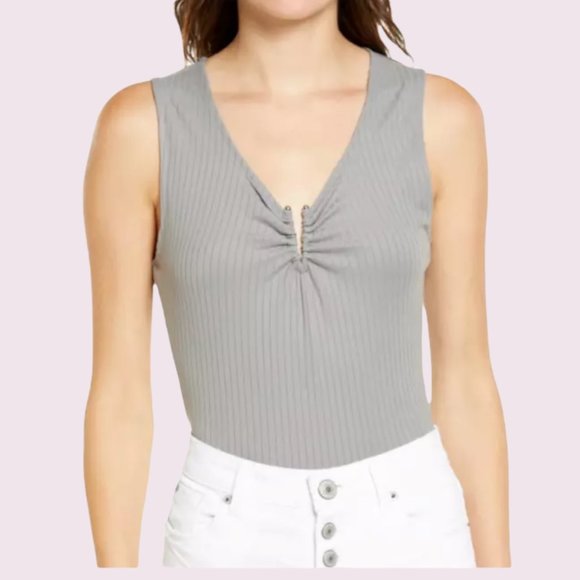 LOVE FIRE V-Neck Bodysuit Size Small 4-6 Women's Gray Metal Notch Ribbed Top - Picture 2 of 7